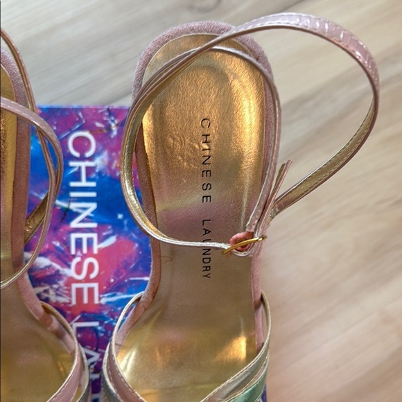 Vintage Chinese Laundry Women's Pink, Pastel and Gold Strappy High Heels Size 8 - Picture 16 of 16